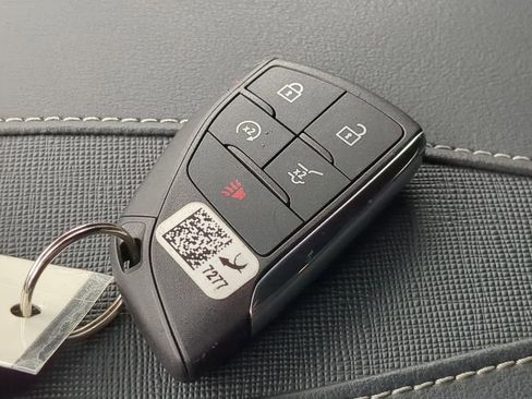 Used 2025 Buick Enclave Preferred image 27