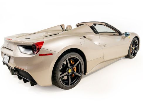 Used 2018 Ferrari 488 Spider image 19
