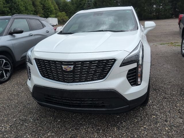 Used 2023 Cadillac XT4 Luxury w/ Trailering Package AWD/4WD image 2