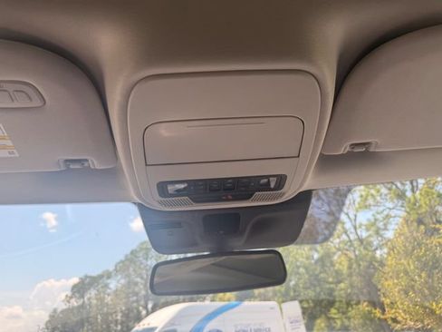Used 2025 Ford Expedition Active AWD/4WD image 5