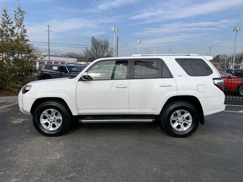 Used 2018 Toyota 4Runner SR5 image 5