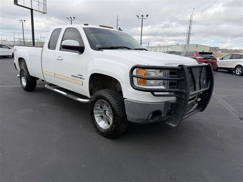 Used 2007 GMC Sierra 2500 SLT w/ Z71 Off-Road Package AWD/4WD image 2