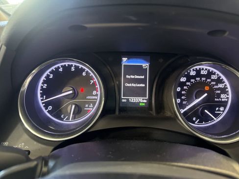 Used 2019 Toyota Camry SE FWD image 19