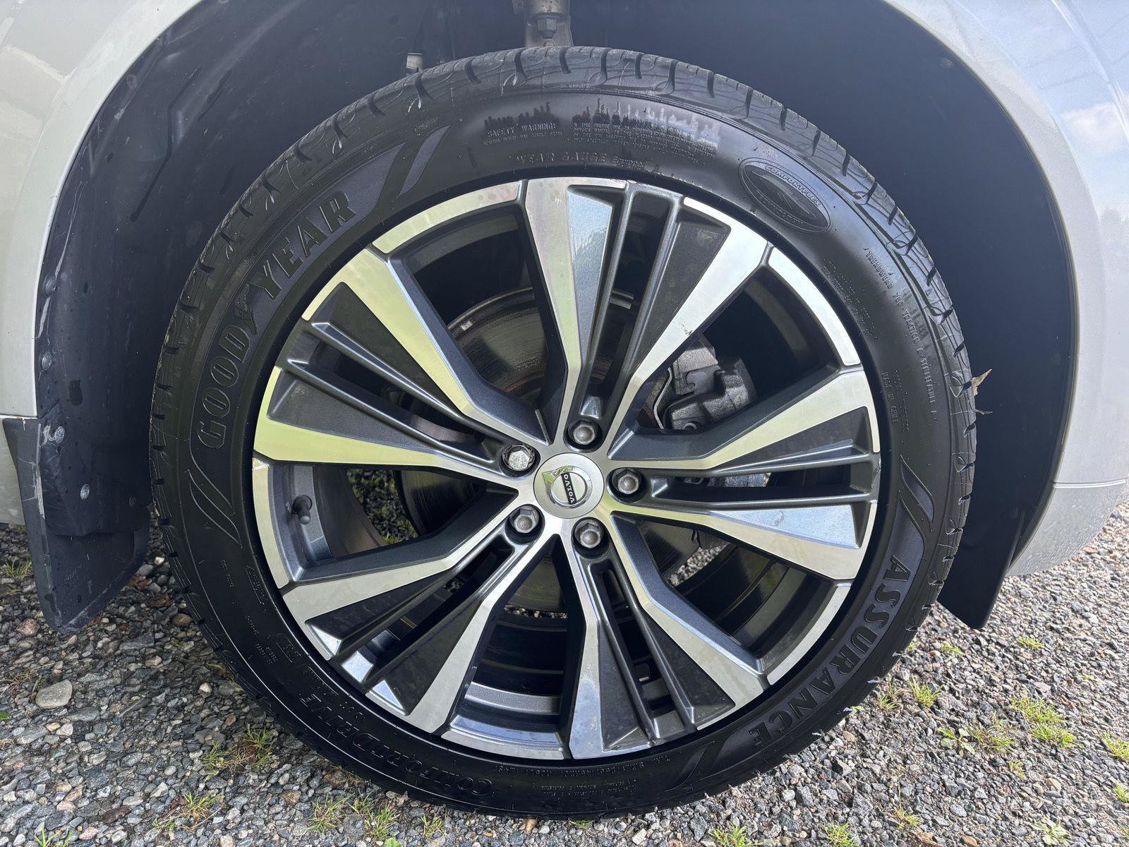 Used 2022 Volvo XC60 B5 Momentum w/ Climate Package AWD/4WD image 24