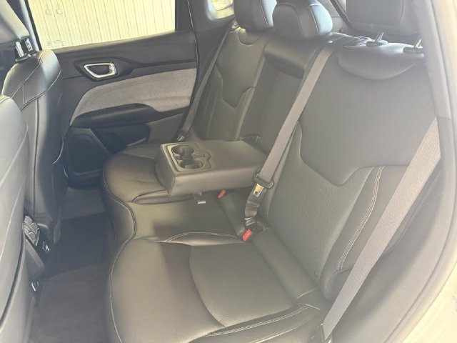 Used 2023 Jeep Compass Latitude AWD/4WD image 14
