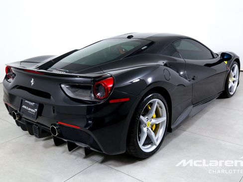 Used 2018 Ferrari 488 GTB RWD image 8
