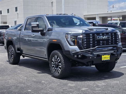Used 2024 GMC Sierra 2500 Denali Ultimate AWD/4WD image 3