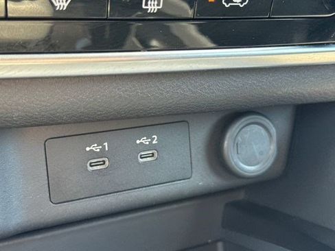 Used 2025 Nissan Rogue S AWD/4WD image 29