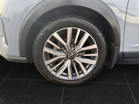 Used 2023 Nissan Kicks SV image 9