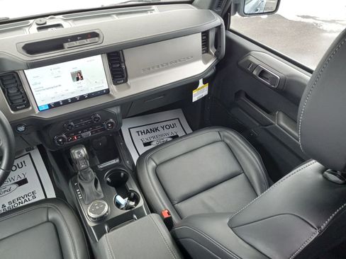 Used 2025 Ford Bronco Outer Banks image 16