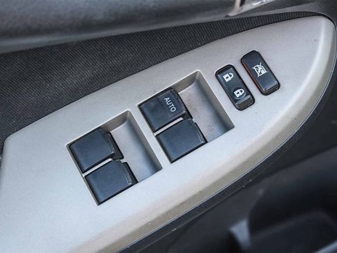 Used 2010 Toyota Corolla S image 26