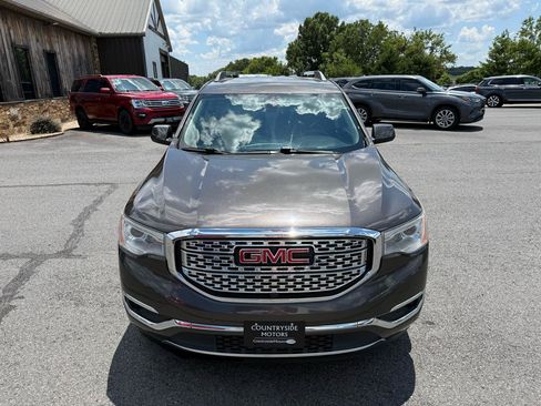 Used 2019 GMC Acadia Denali w/ Technology Package FWD image 9