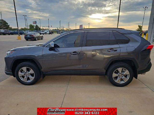 Used 2025 Toyota RAV4 XLE AWD/4WD image 2