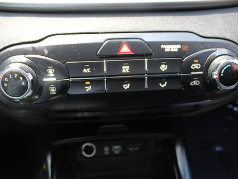 Used 2019 Kia Sorento L FWD image 16