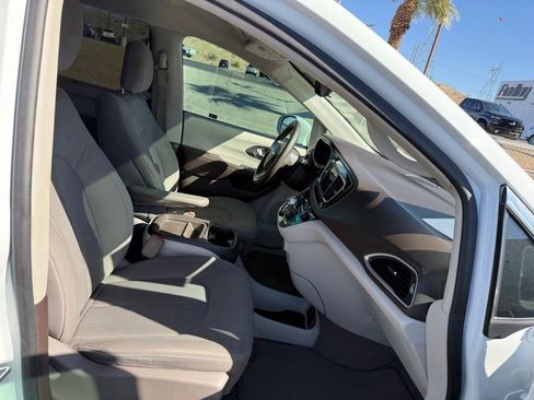 Used 2018 Chrysler Pacifica Touring Plus w/ Tire & Wheel Group image 13