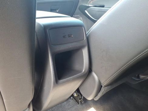 Used 2025 Chevrolet Trax RS w/ Sunroof Package FWD image 8