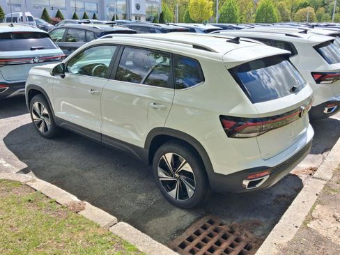 New 2026 Volkswagen Taos SE AWD/4WD image 9
