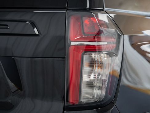 Used 2023 Chevrolet Tahoe Z71 w/ Luxury Package AWD/4WD image 7