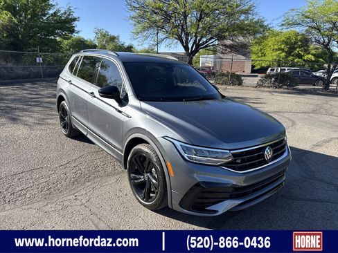Used 2024 Volkswagen Tiguan SE R-Line image 1