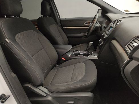 Used 2019 Ford Explorer XLT FWD image 21