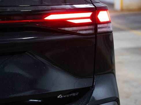 New 2026 Volkswagen Tiguan SE R-Line image 6