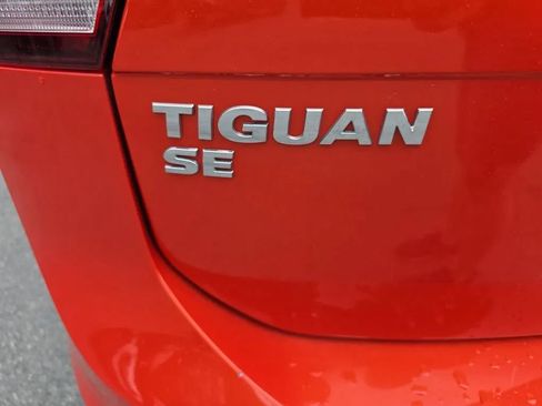 Used 2018 Volkswagen Tiguan SE AWD/4WD image 17