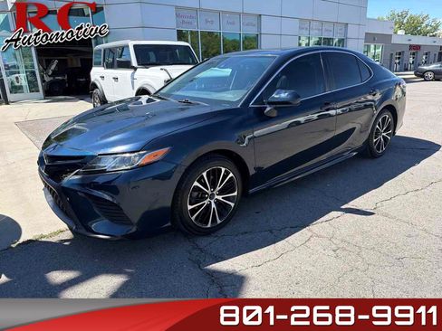 Used 2019 Toyota Camry SE FWD image 1