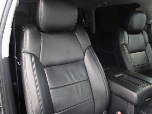 Used 2018 Toyota Tundra SR5 w/ SR5 Upgrade Package image 28