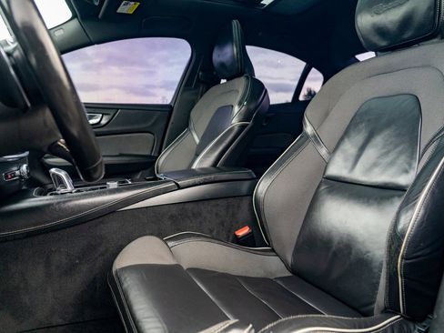 Used 2019 Volvo S60 T8 R-Design image 14