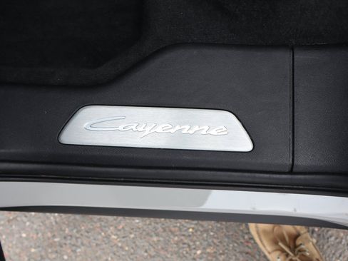 Used 2024 Porsche Cayenne S AWD/4WD image 13