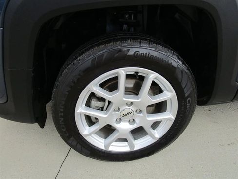 Used 2022 Jeep Renegade Latitude w/ Convenience Group image 4