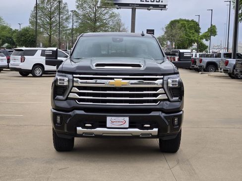 Used 2024 Chevrolet Silverado 2500 High Country w/ High Country Premium Package image 2