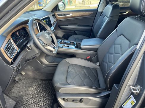 Certified 2025 Volkswagen Atlas SE image 16