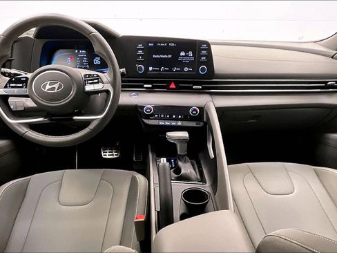 Certified 2025 Hyundai Elantra Sport image 13