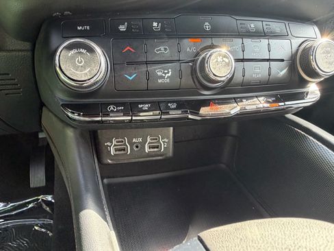 Used 2024 Dodge Durango GT AWD/4WD image 37