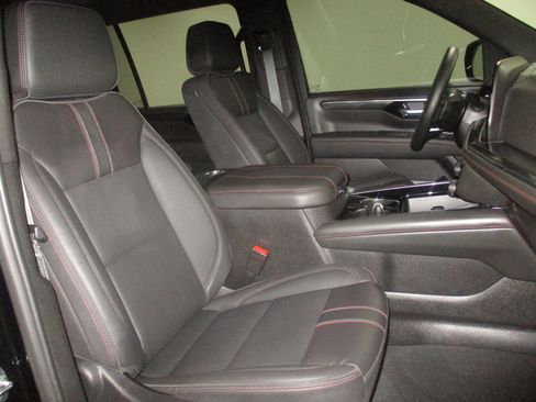 Used 2026 Chevrolet Suburban RST w/ Comfort Package AWD/4WD image 13