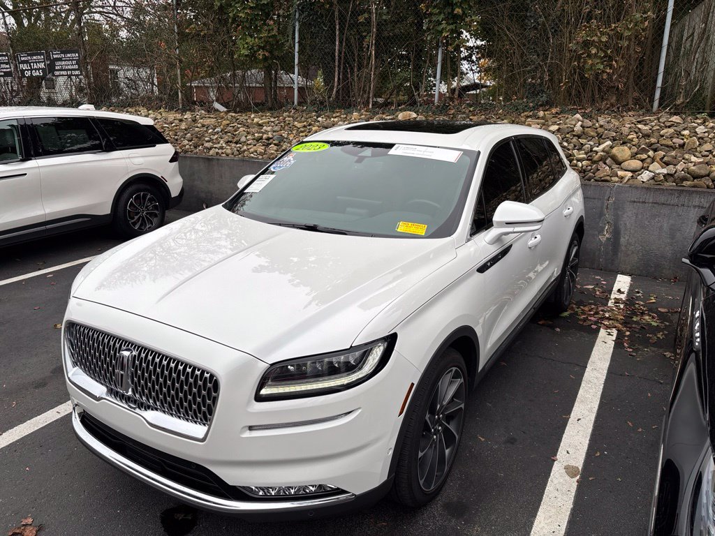 Used 2023 Lincoln Nautilus Reserve AWD/4WD image 2