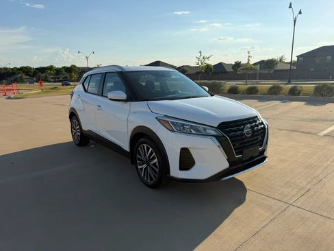 Used 2022 Nissan Kicks SV FWD image 3