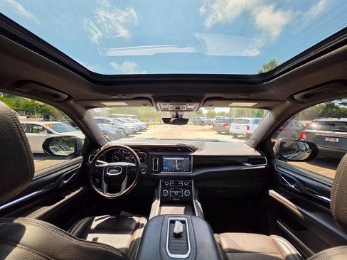 Used 2021 GMC Yukon XL Denali w/ Denali Premium Package RWD image 9