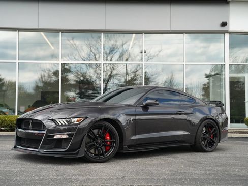 Used 2022 Ford Mustang Shelby GT500 w/ Technology Package RWD image 1