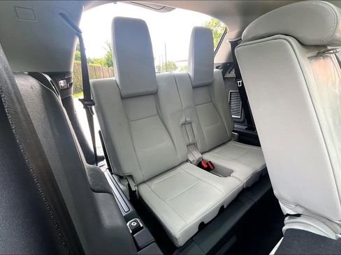 Used 2018 Land Rover Discovery Sport HSE AWD/4WD image 39