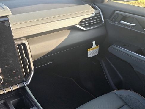 New 2026 GMC Acadia AT4 image 17