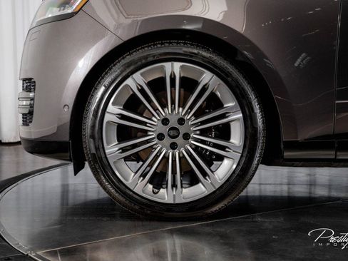 Used 2025 Land Rover Range Rover SE image 7