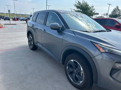 Used 2025 Nissan Rogue SV AWD/4WD image 4