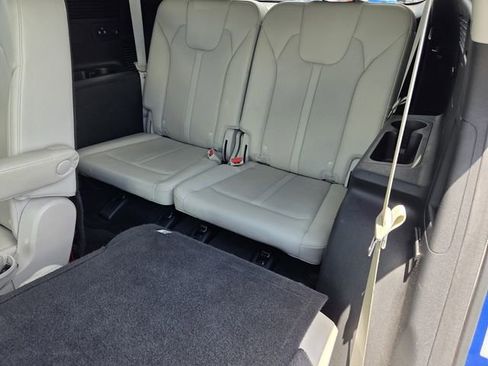 Used 2023 Kia Sorento EX w/ Panoramic Sunroof Package FWD image 12