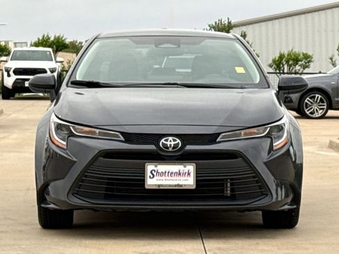 Used 2025 Toyota Corolla LE image 2