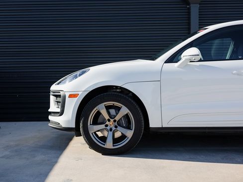 Certified 2025 Porsche Macan image 11