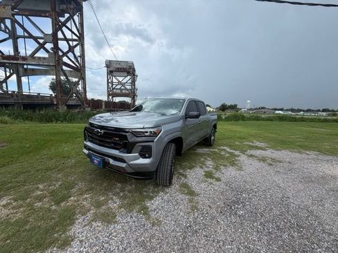 Used 2024 Chevrolet Colorado Z71 w/ Z71 Convenience Package 2 AWD/4WD image 8