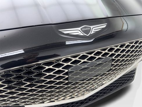 Used 2025 Genesis G70 2.5T image 25