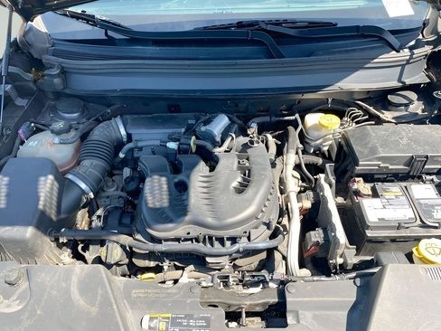 Used 2018 Jeep Cherokee Overland AWD/4WD image 8